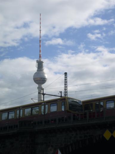 S-Bahn und Fernsehturm