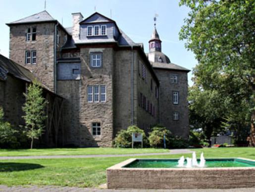 Oberes Schloss mit Teil des Schlossparks 