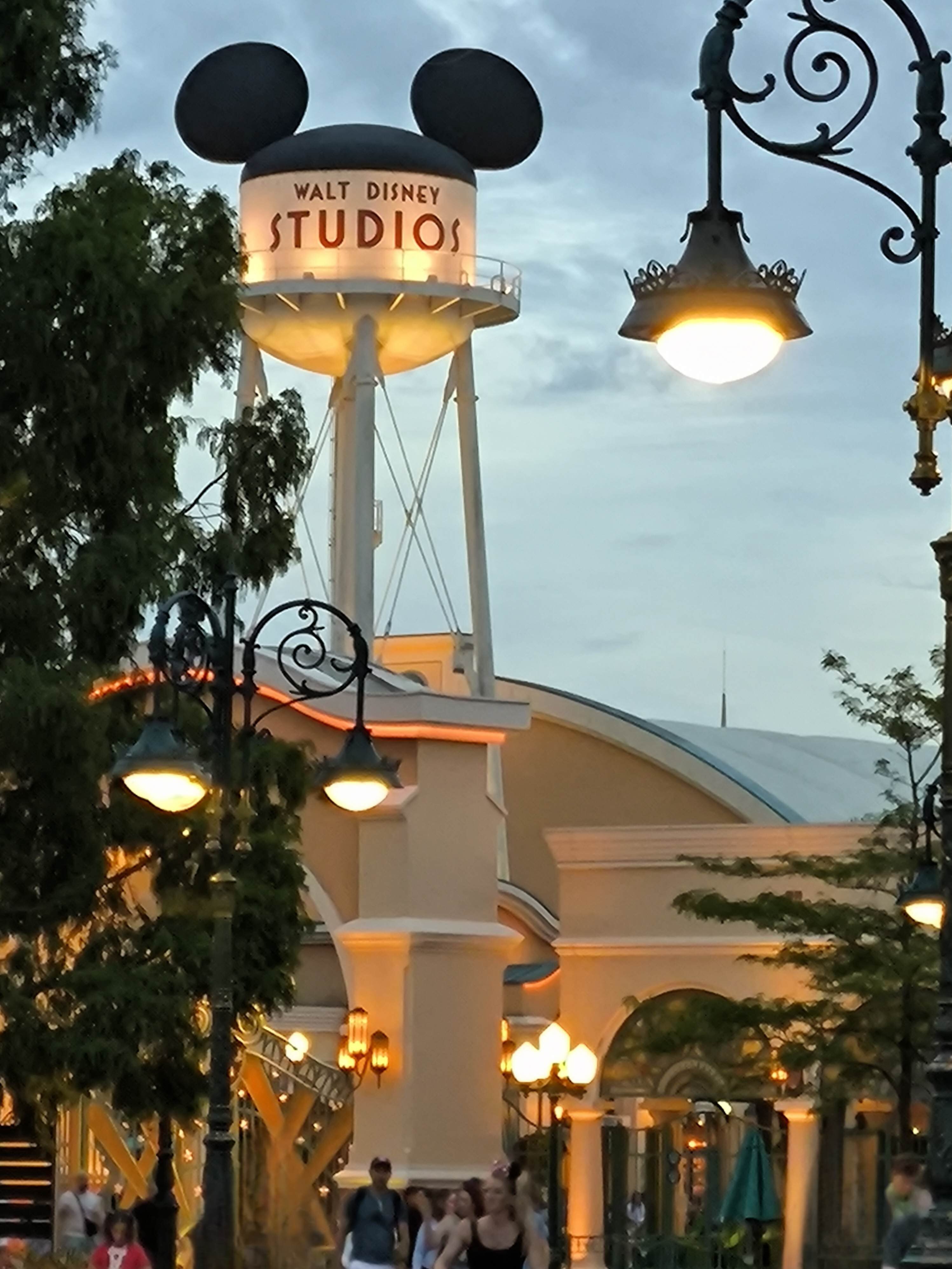 Es gibt auch die Möglichkeit, die Walt Disney-Studios zu besichtigen