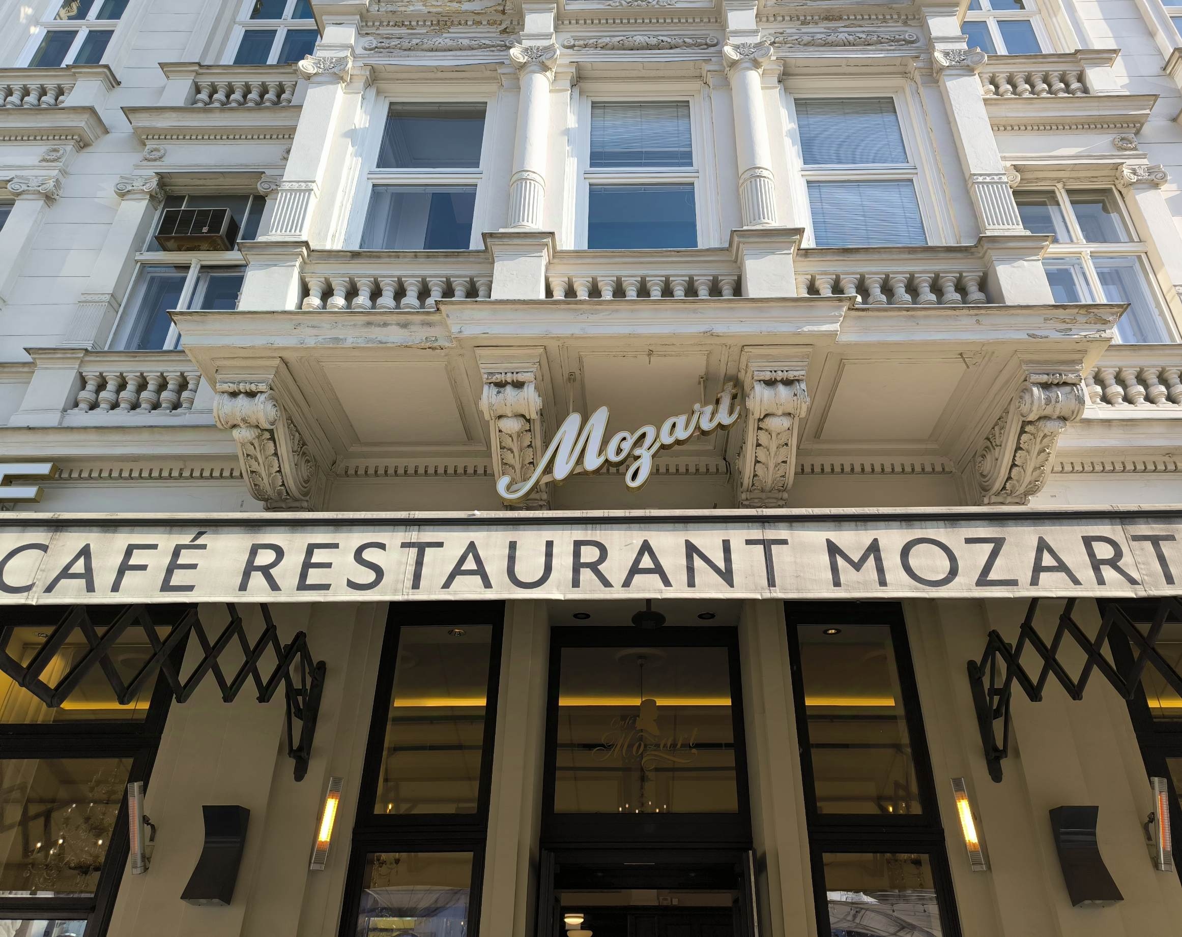 ... daher eine Kaffee-Verschnaufpause im Café Mozart genommen.😊 Auch sehr empfehlenswert!👍