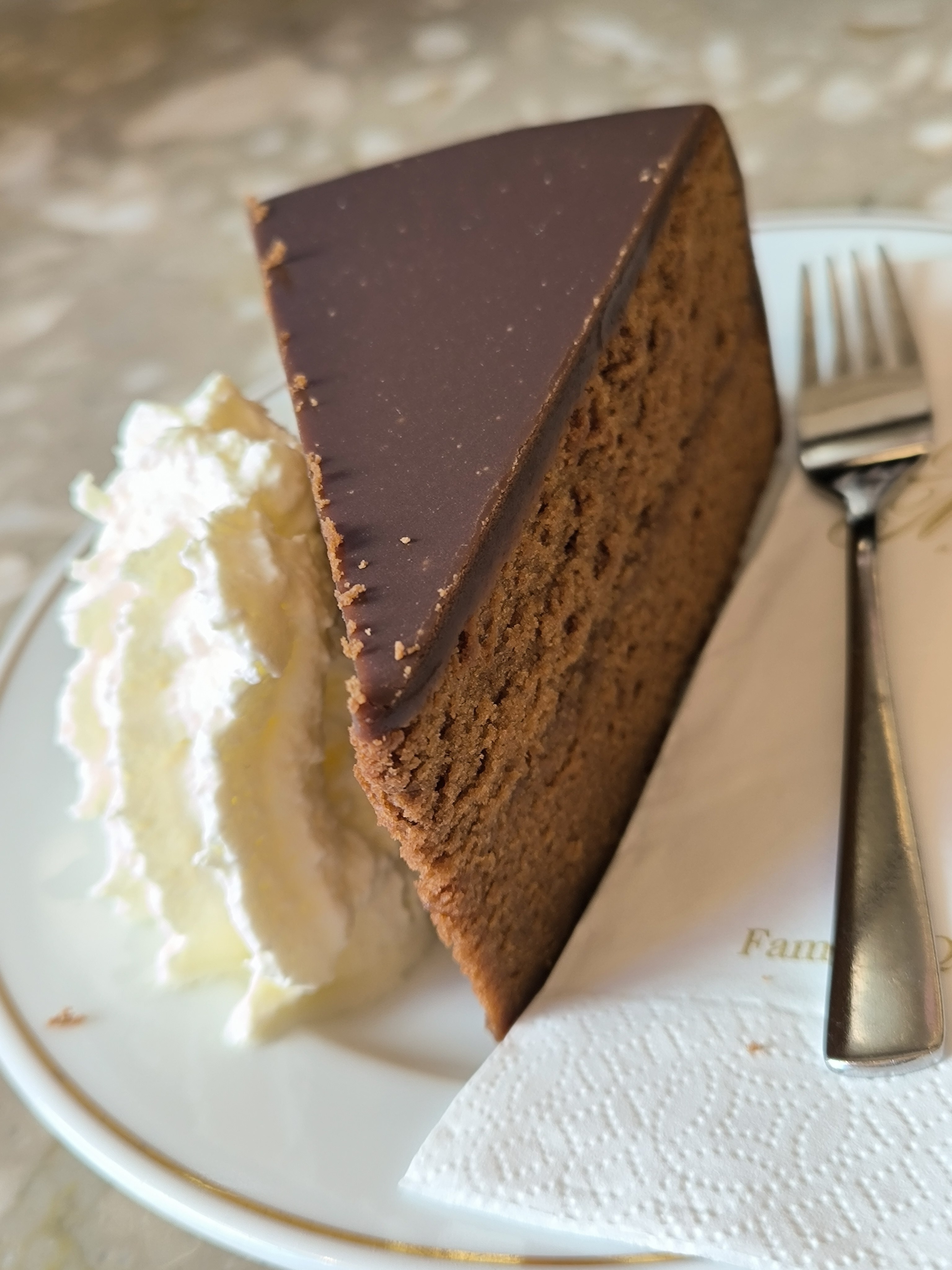 Pflichtprogramm: Sachertorte. Da isse! ✔️