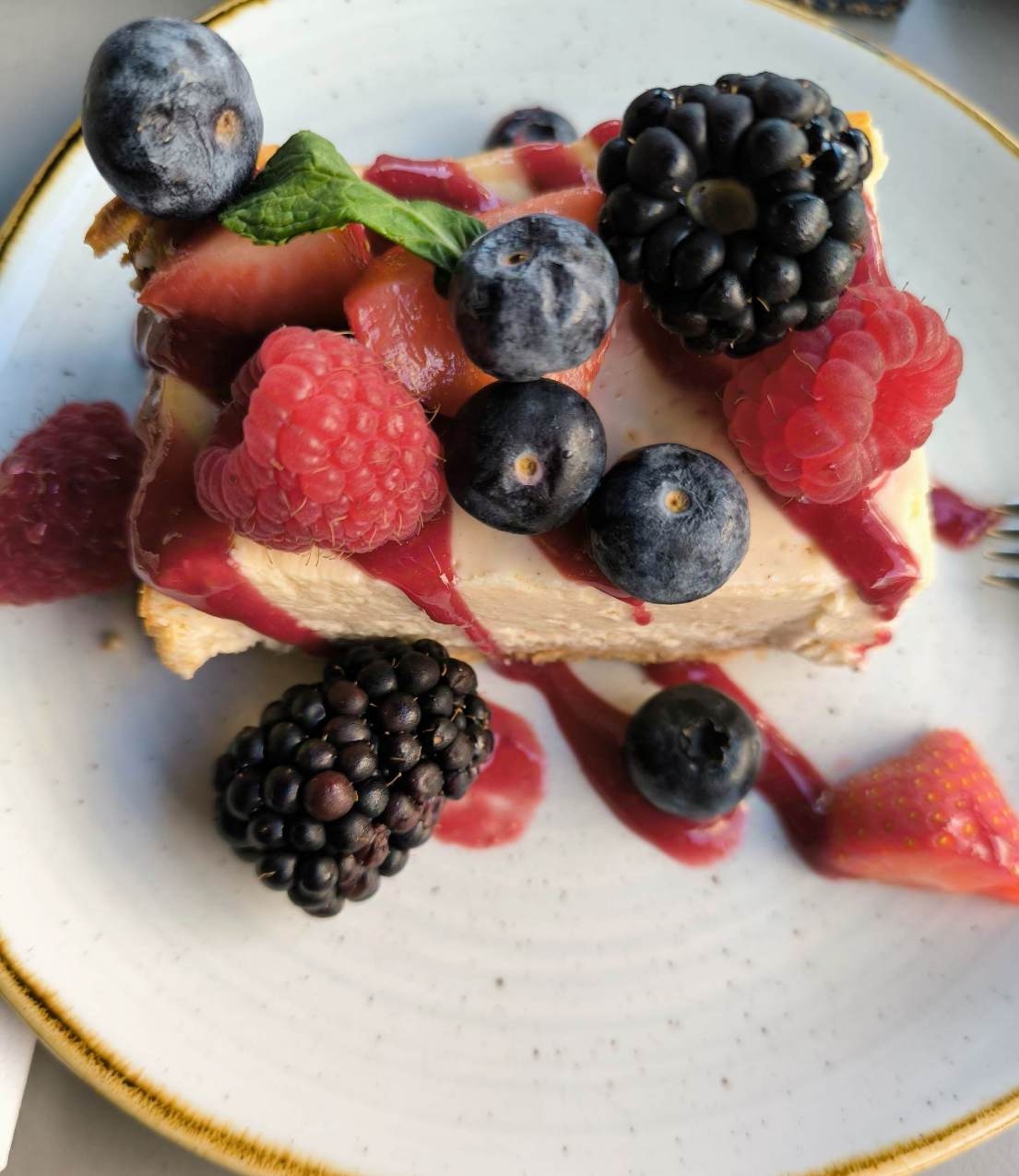 Käsekuchen mit Früchten