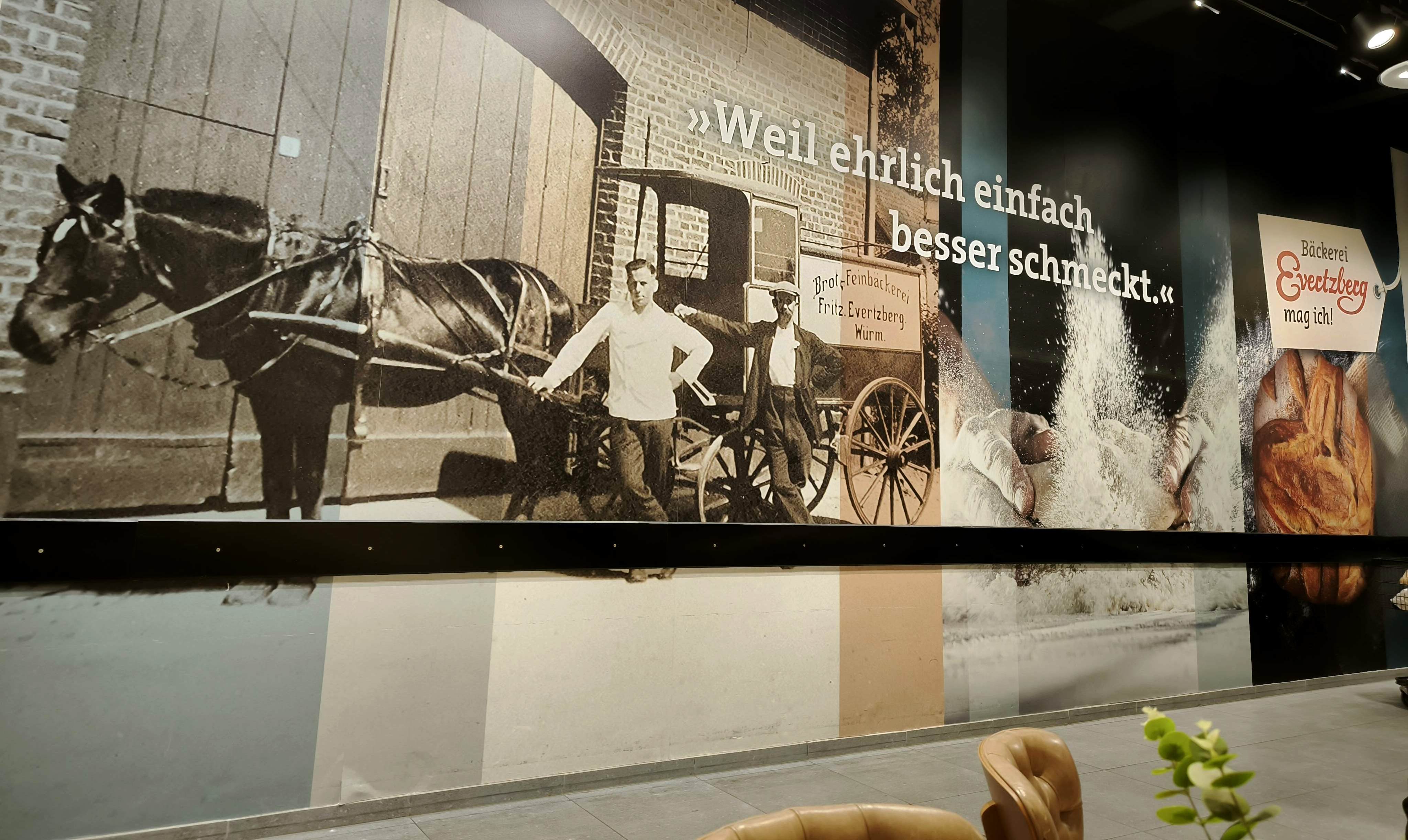 Erst einmal Frühstücken bei Bäckerei Evertzberg im Allee-Center.