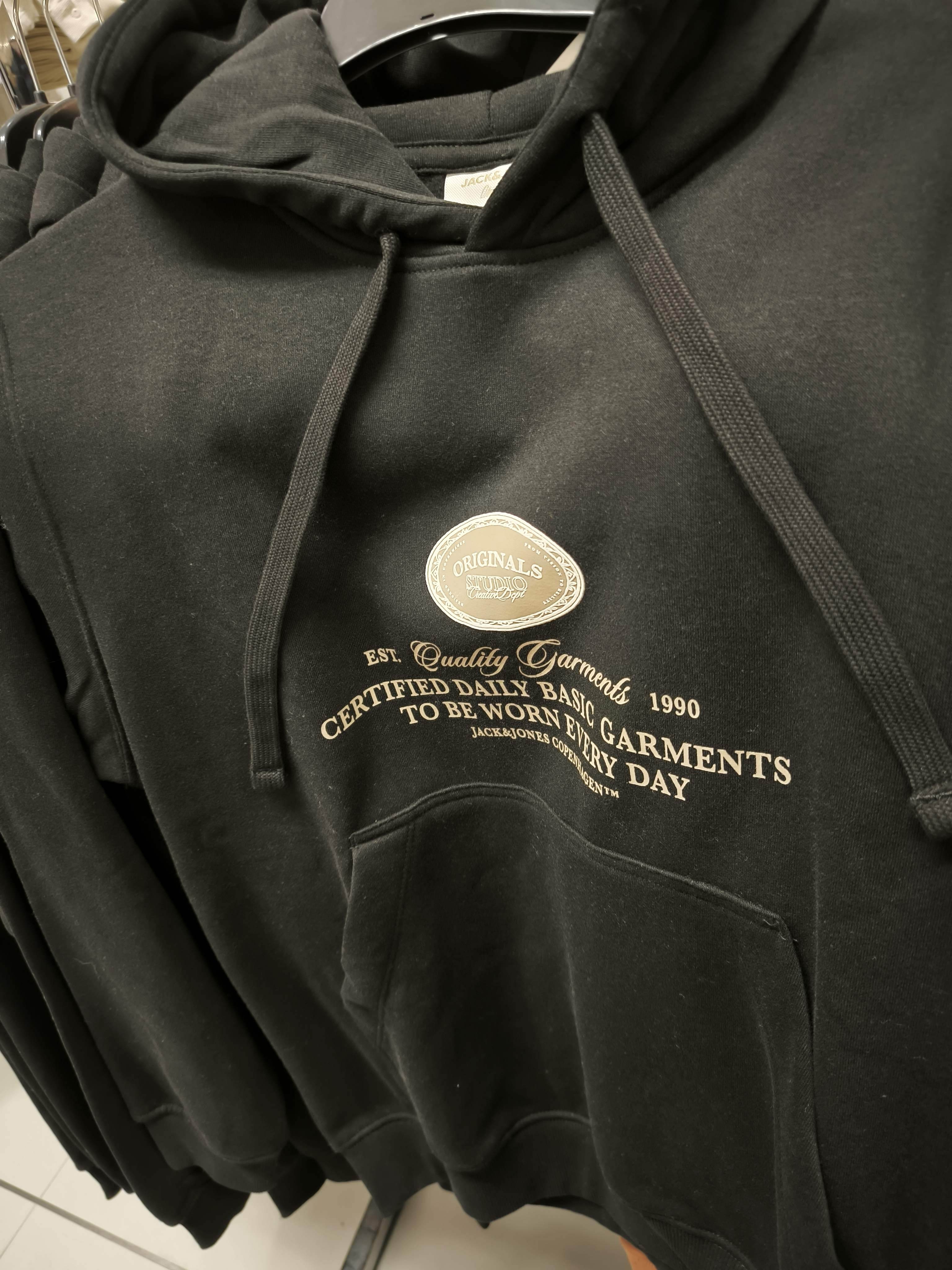 Sohnemann's neuer Hoodie - aufgrund der Aktion bei ADLER um die Hälfte günstiger bekommen