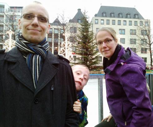 Kölner Weihnachtsmarkt am Alter Markt in 2015 mit Timo, Marlon u. Mutter