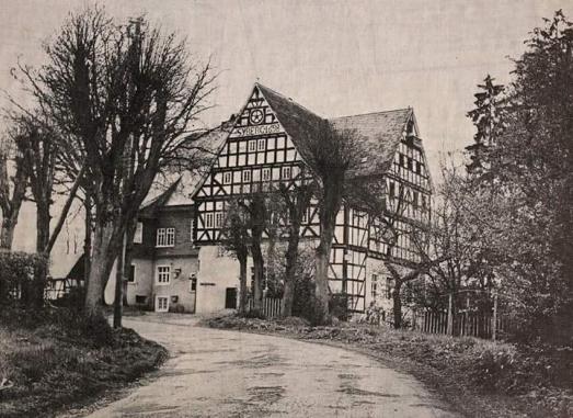 Schloss Junkernhees damals... heute ein Restaurant im mittelalterlichen Stil und nebenan ist ein Pferdehof,  wo wir als Kinder mal auf Ponys reiten durften