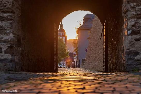 Blick  durch's Tor am Oberen Schloß