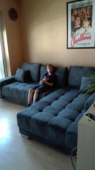 Neue Couch ist da!!!! Marlon ist auch fast zeitgleich von der Schule back...