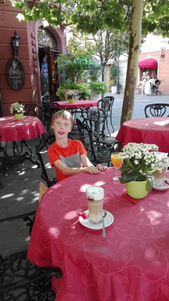 erstes Frühstück im Phantasialand