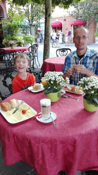erstes Frühstück im Phantasialand