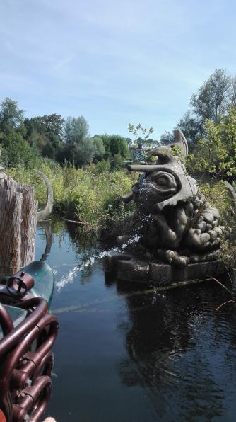 Bootsfahrt mit Wasserschussanlage
