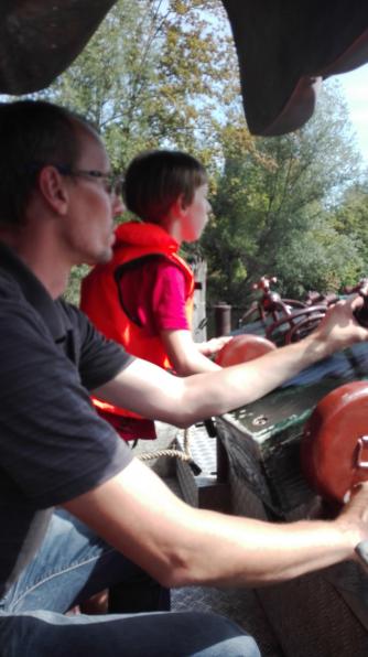 Bootsfahrt mit Wasserschussanlage