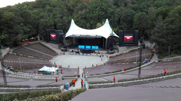 WALDBÜHNE noch leer...