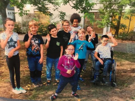 Ein Klassenfoto von den Künstlern