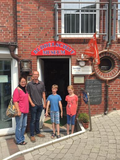 zum Buddelschiffmuseum in Neuhardersiel...