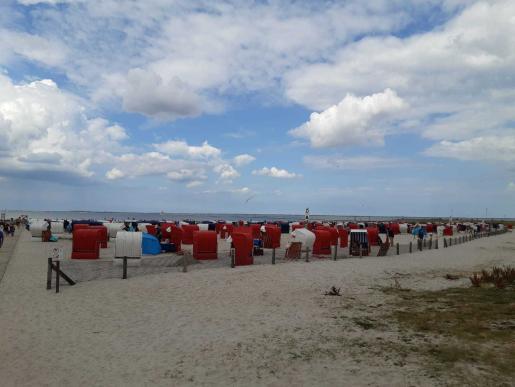 Strand von Bensersiel - stellenweise mit etwas zu vielen Strandkörben nach unserem Geschmack.😞