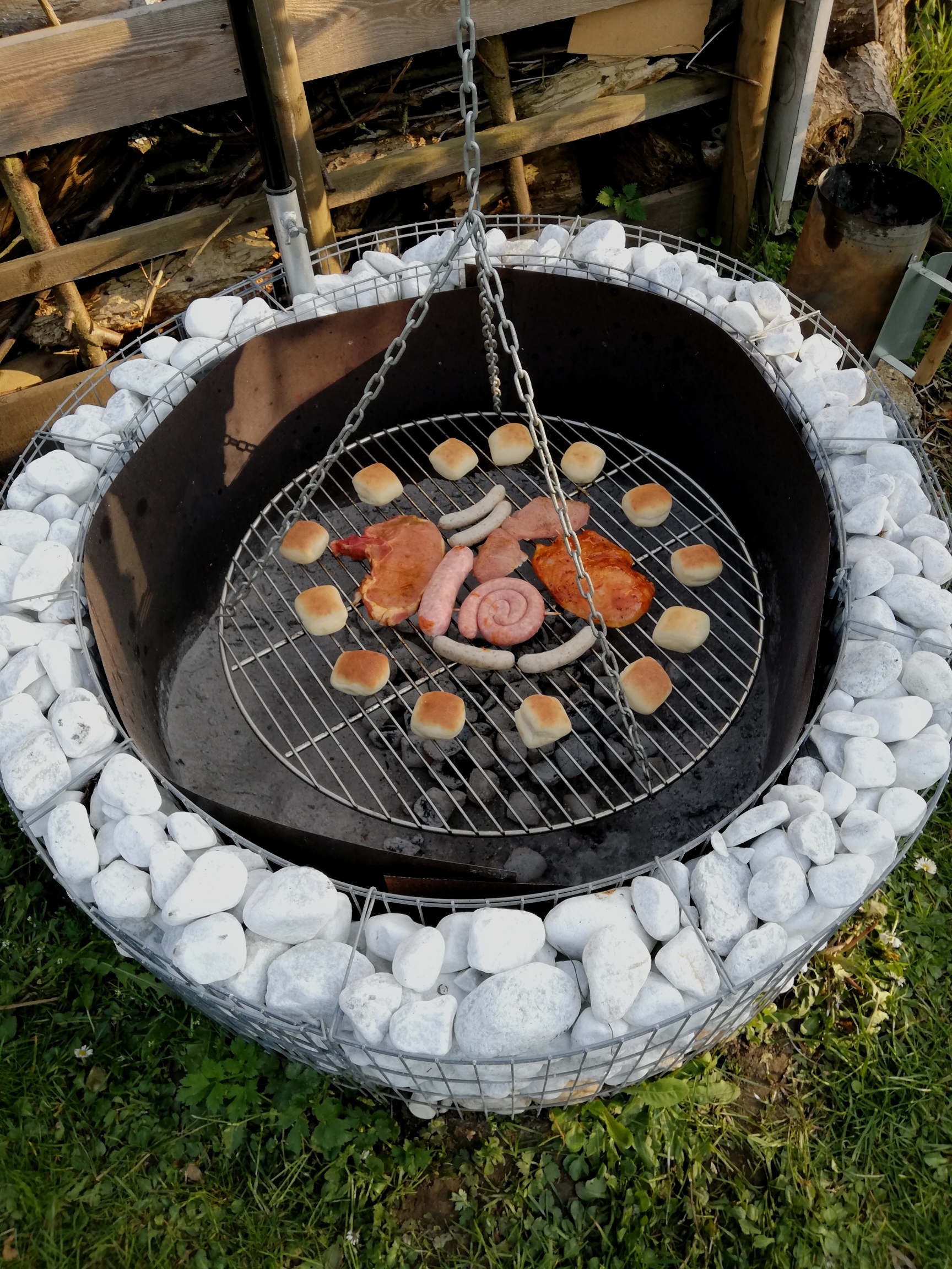 Ostergrillen im Garten -  CoVid19-bedingt leider nur unter uns dieses Jahr - Oster-WE 10./11./12./13.04.2020