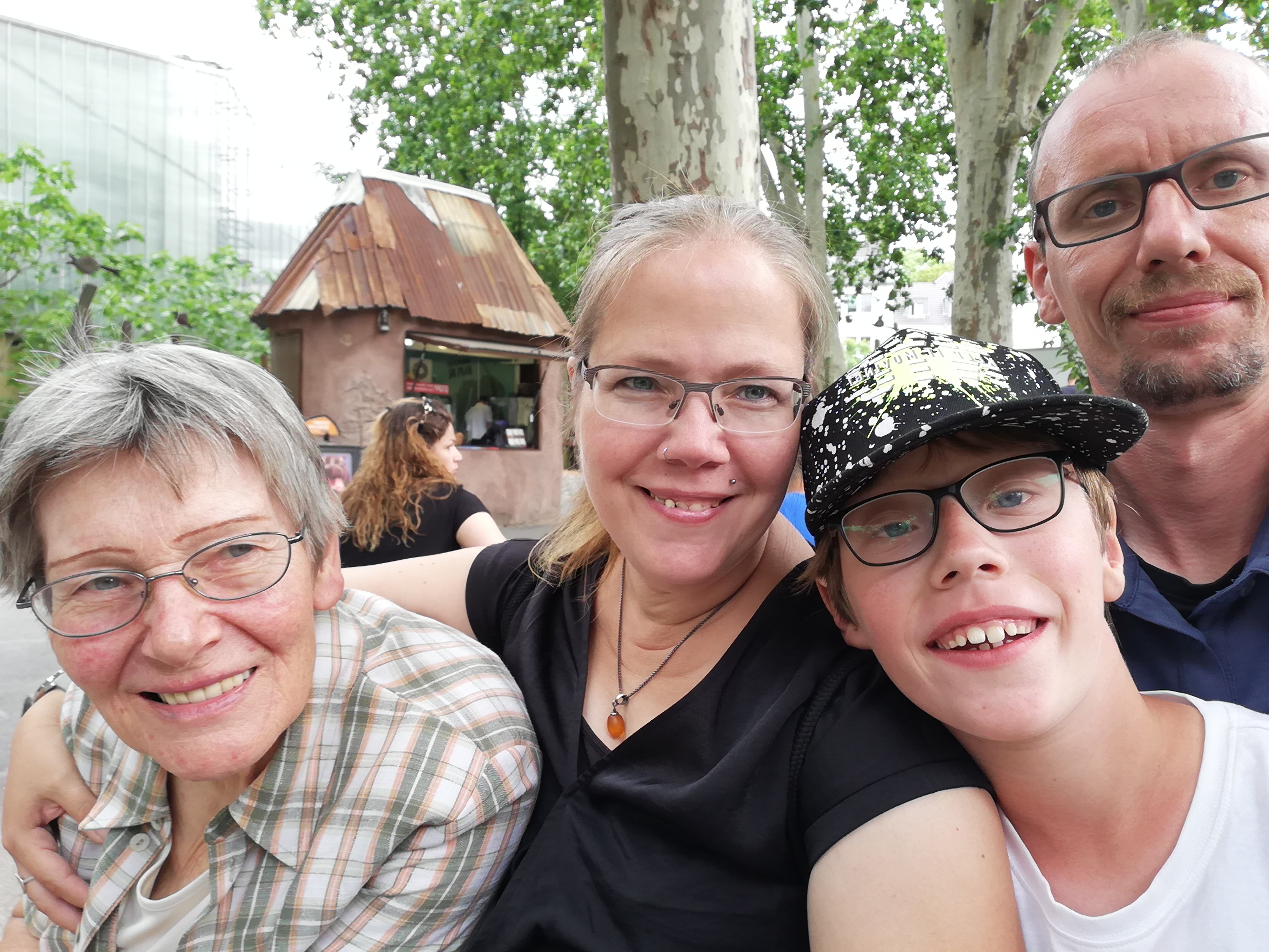 Im Kölner Zoo mit Riesgroß