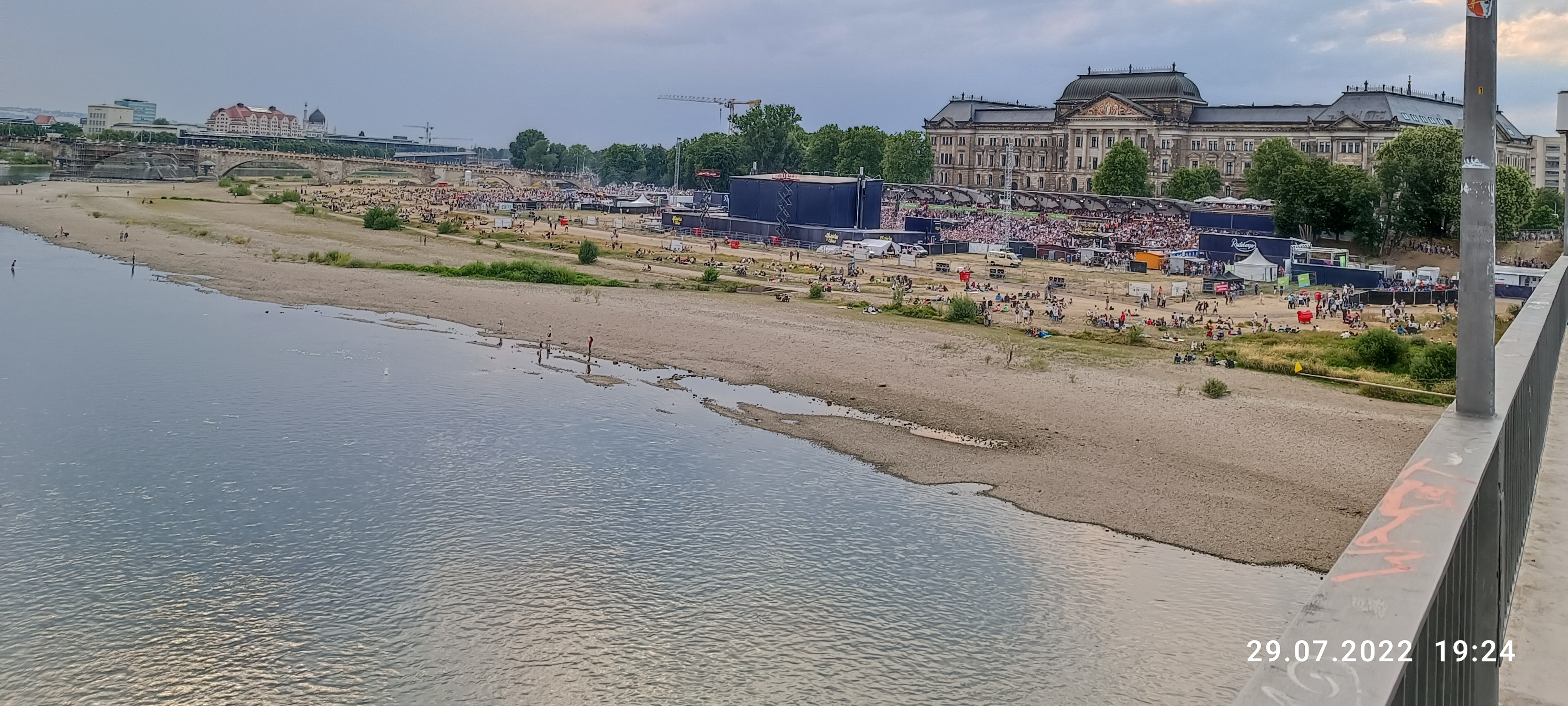 Freitags abends angekommen und das Konzert-Getummel von der Brücke aus beobachtet