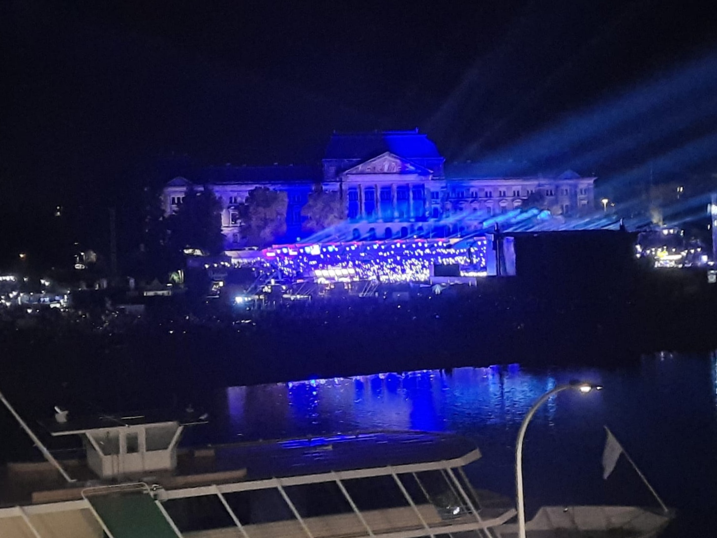 das Konzert am Freitag abends - später vom anderen Ufer mitgehört