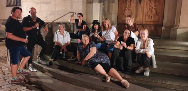 schönes Beisammensein auf der "stillen Treppe" von der Frauenkirche nach dem Freitag-Konzert 🥰