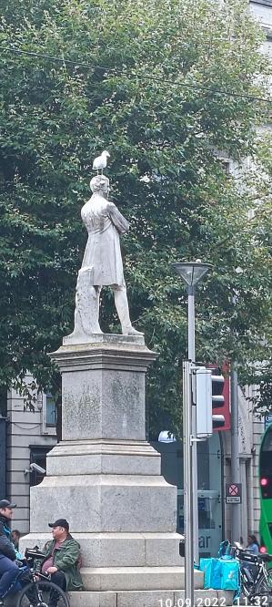 Dublin (eine Statue wurde zum Rastplatz einer Möwe)
