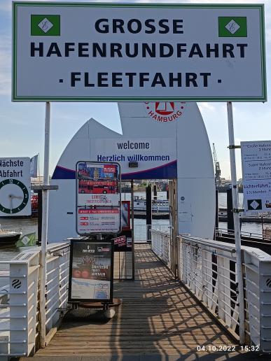 Wir haben eine Hafenrundfahrt gemacht