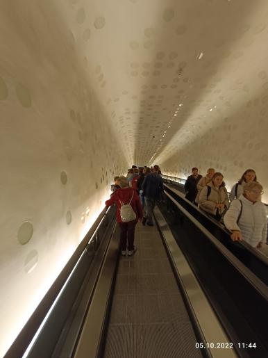 Hoch geht's zur Philharmonie. Längste Rolltreppe Europa's