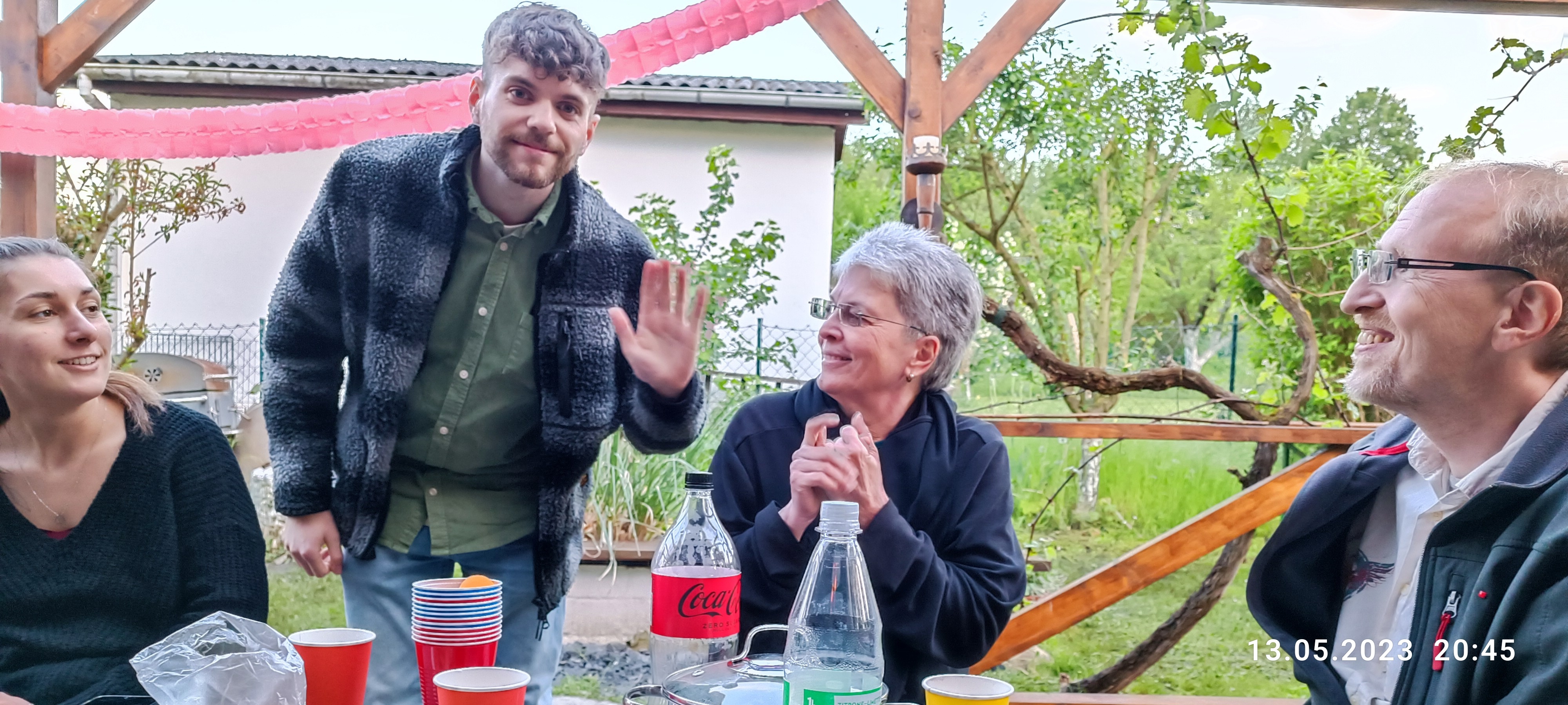 Aaron und Franzi mit Frank und Tina bei uns im Garten