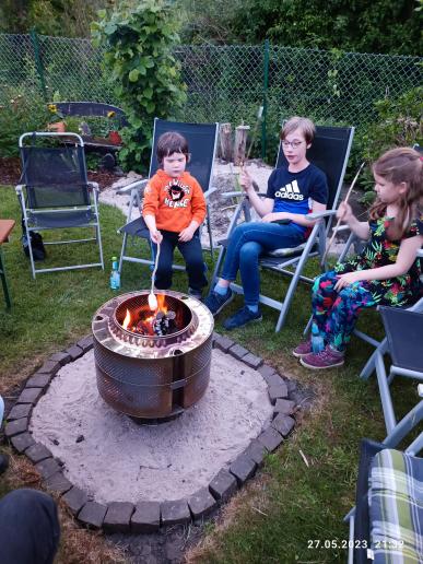 Natürlich zuerst von den Kids eingeweiht. Marshmellows am Stock