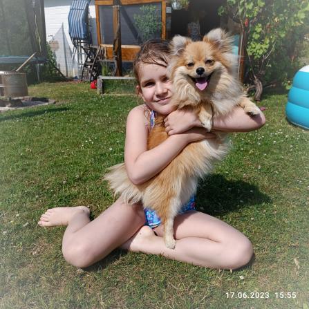 Clara mit Simba (Flauschi) bei uns im Garten