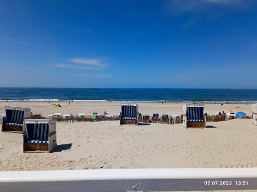 Strand von der Promenade aus