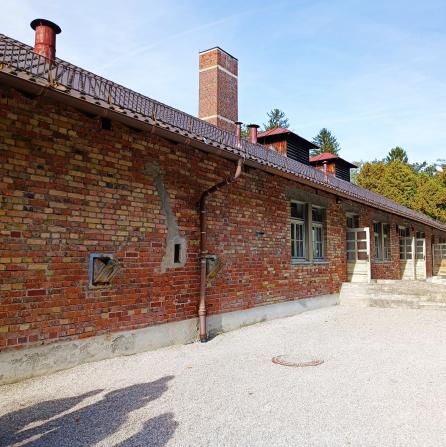 großes Krematorium 