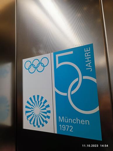 Mit dem Aufzug nach oben im Olympiaturm