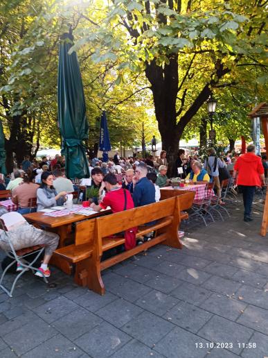 Im Biergarten am Viktualienmarkt