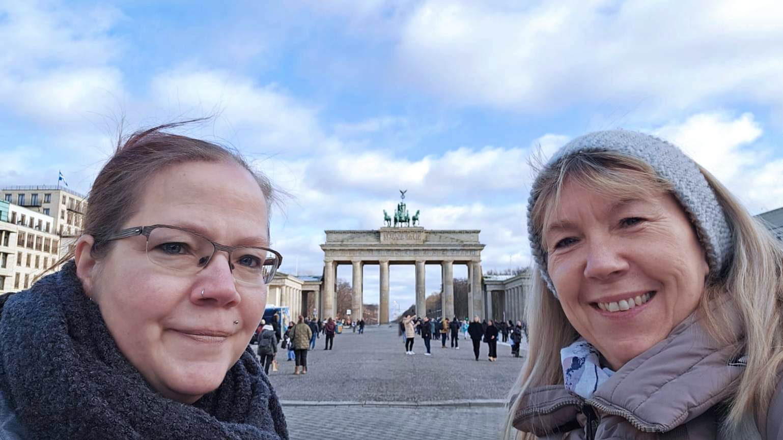 Am Sonntag morgen etwas früher ausgecheckt und noch ein Zwischenstop am Brandenburger Tor gemacht!🏛️