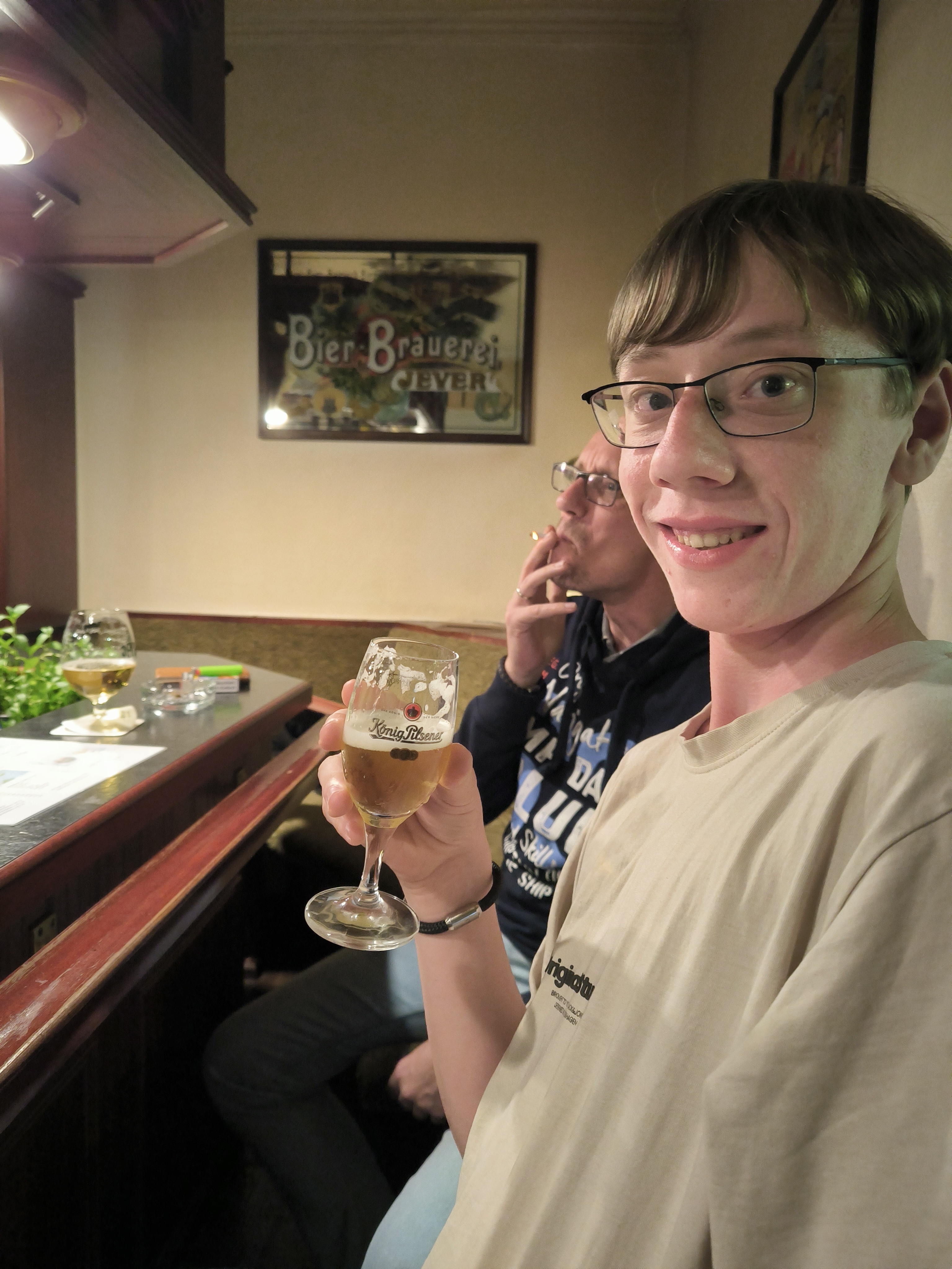 Sohnemann mit Mini-Bierchen