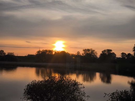 Sonnenuntergang über dem See
