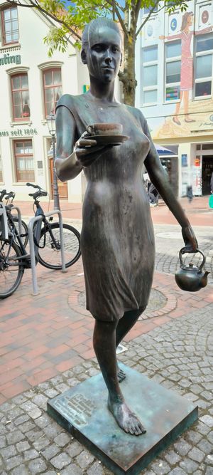 Statue mit Tee
