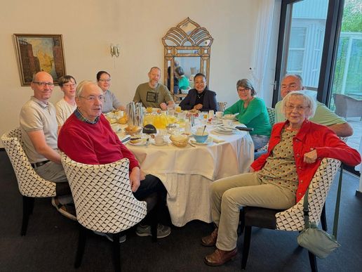 Frühstückstisch am Samstag und  Sonntag morgen