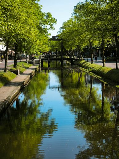... mit einem Kanal durch die Altstadt