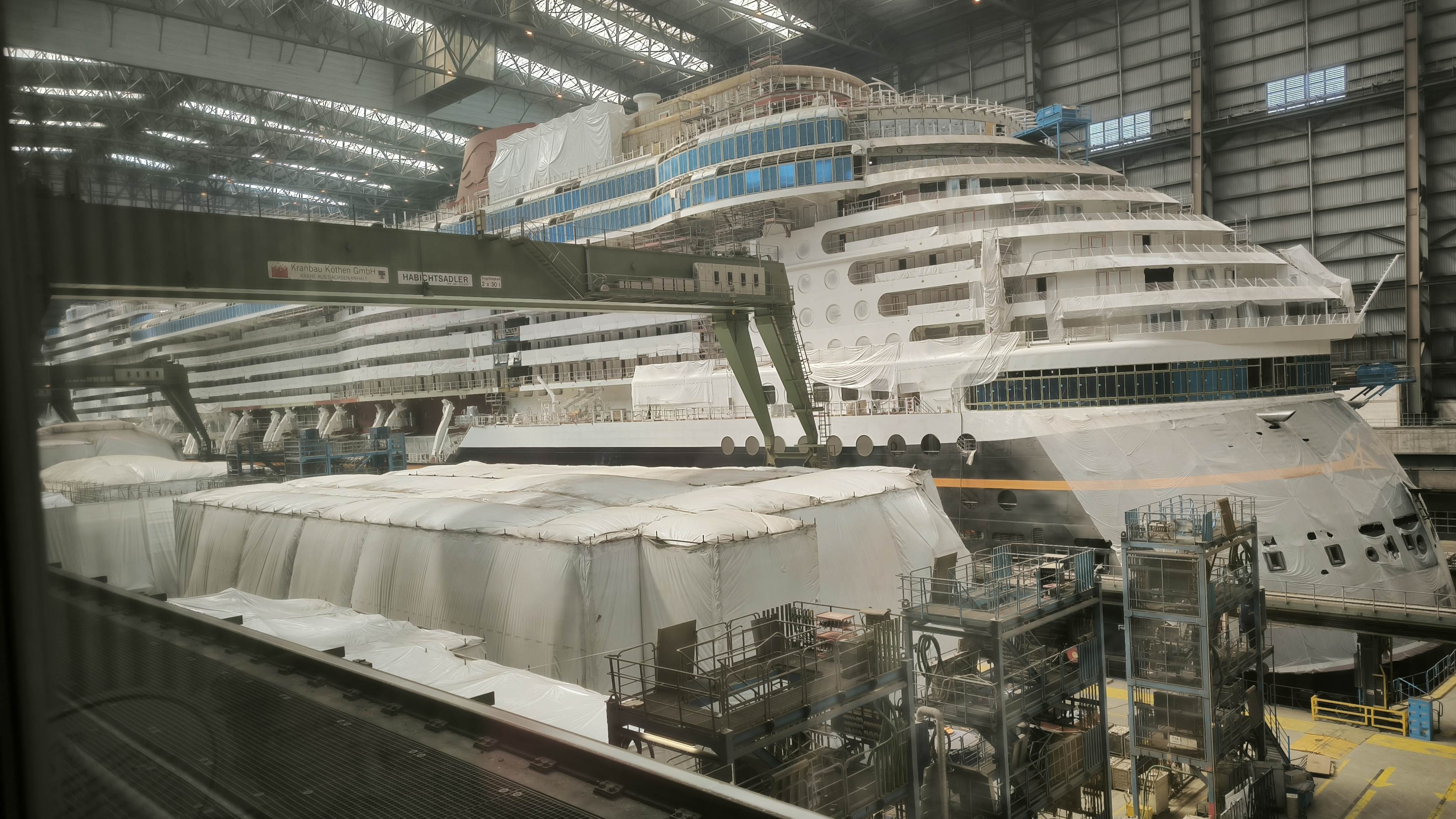 Das fast fertige neue Kreuzfahrtschiff