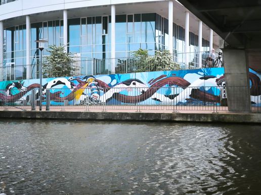 Graffiti-Kunst spiegelt die Symbole von Leer wieder