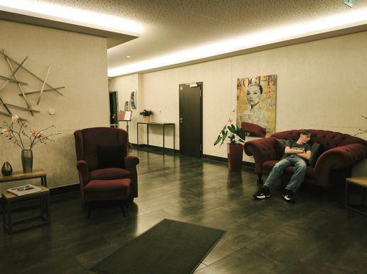 Eingangsbereich. Da chillt schon einer...