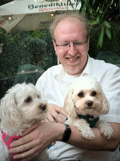 Frank mit Krümel und MiniMae
