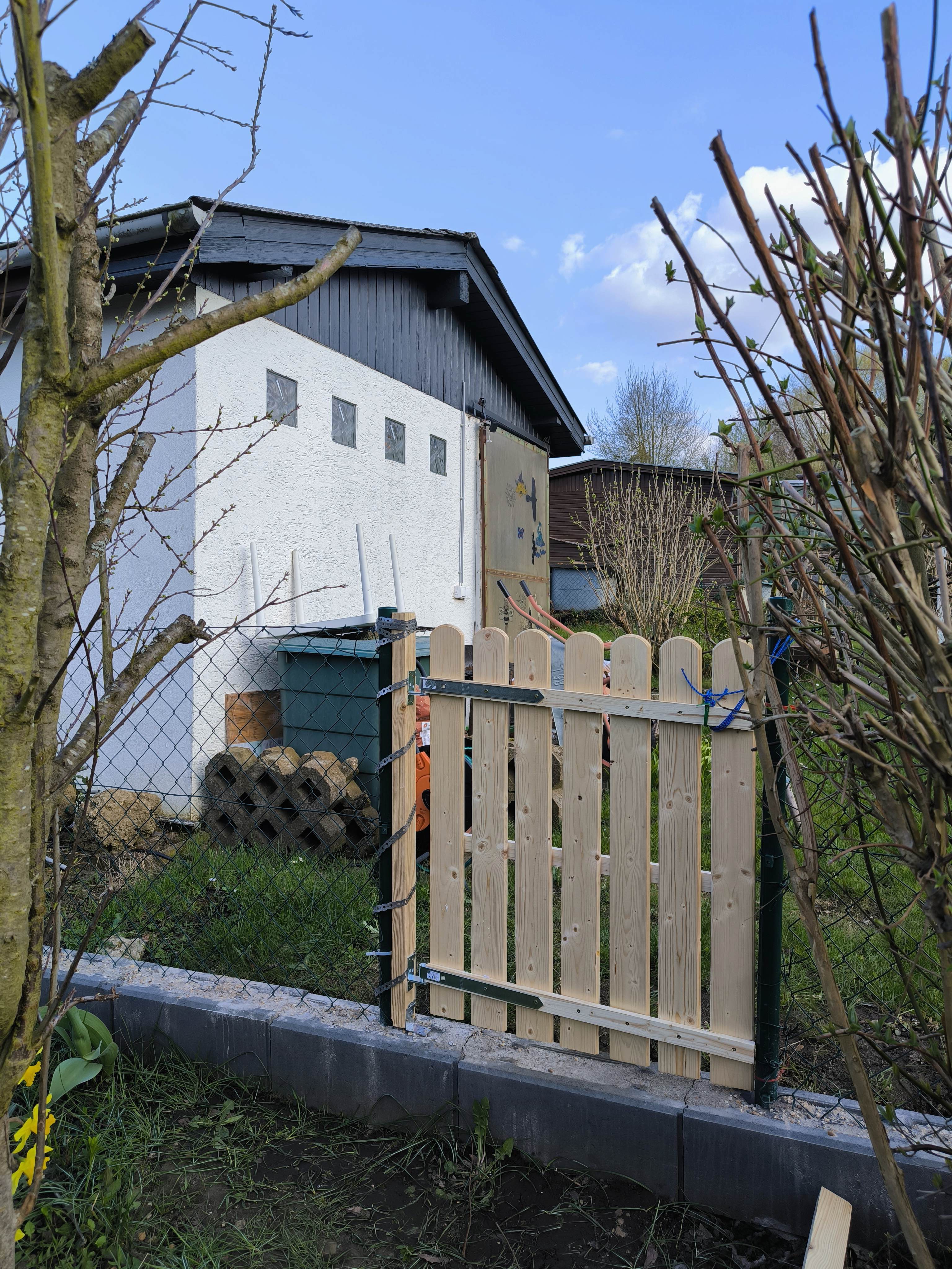Gartenzaun-Türchen ist gesetzt.👍