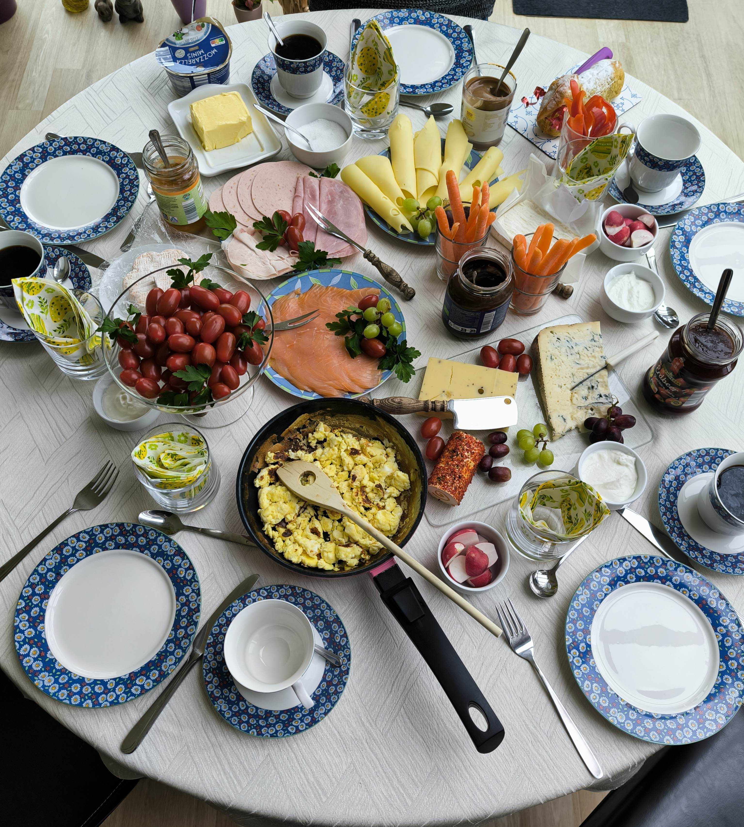 Osterfrühstück bei Riesgroß💛