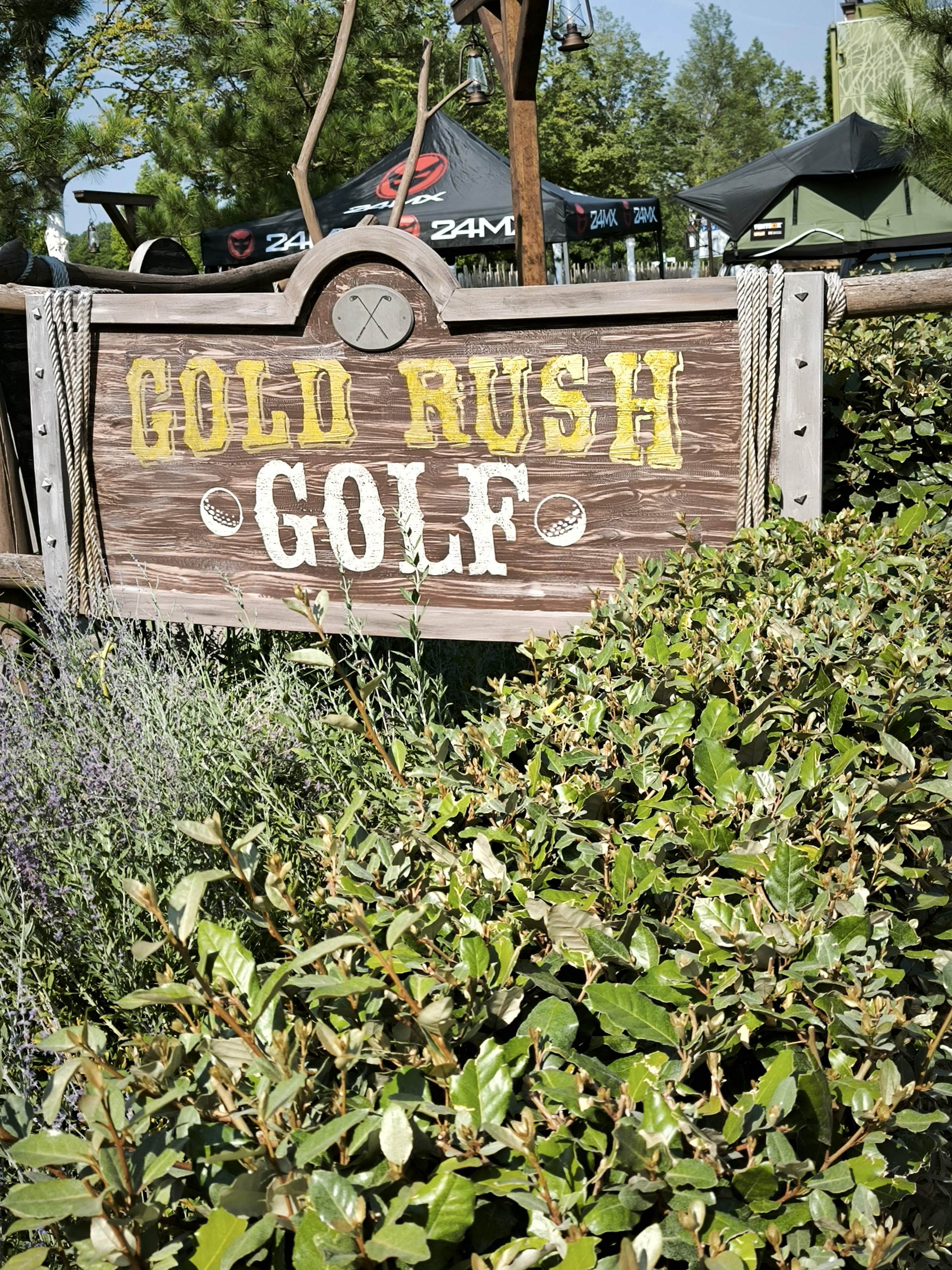 Minigolf am letzten Tag im Western-Stil