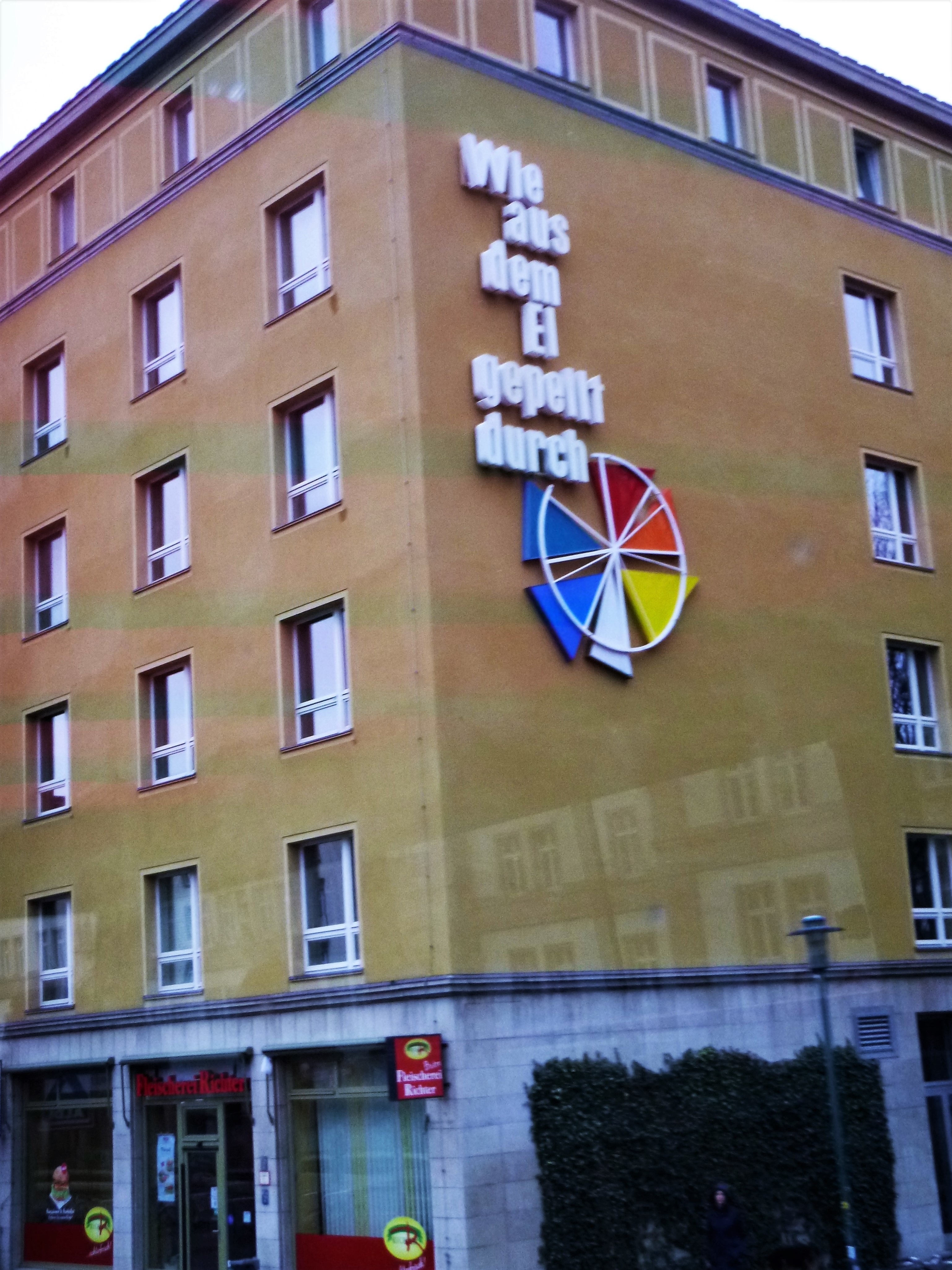 Mitteilung am Haus...
