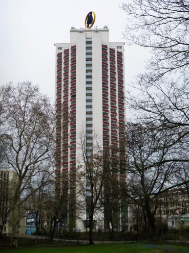 Original-Hochhaus aus DDR-Zeien